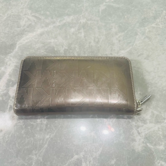 Michael Kors MK Signature Gold Zip Around Full Size Wallet - Picture 2 of 4
